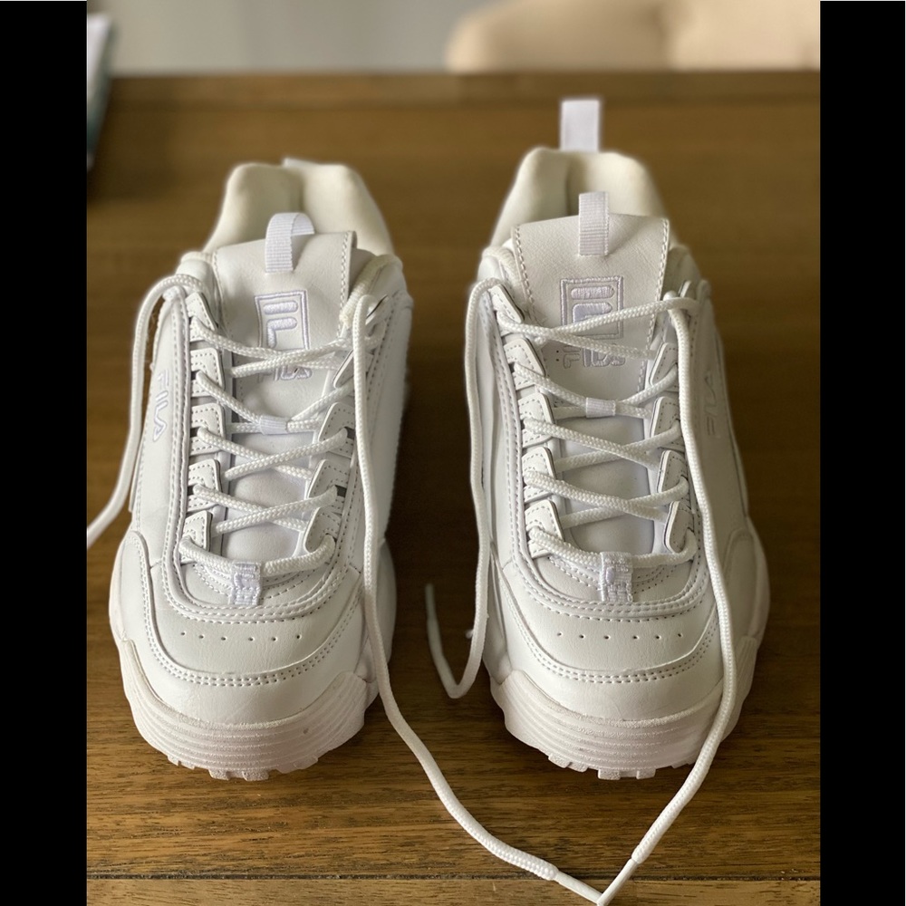 Fila white lace up sneakers size 6.5